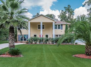 211 Coleman Dr, Angleton, TX 77515