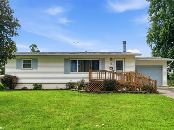 501 Dennis Dr, Marshalltown, IA 50158