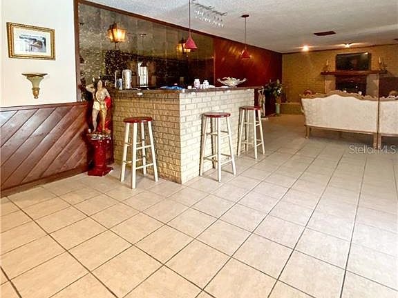 5th image of 1110 Melville Ave