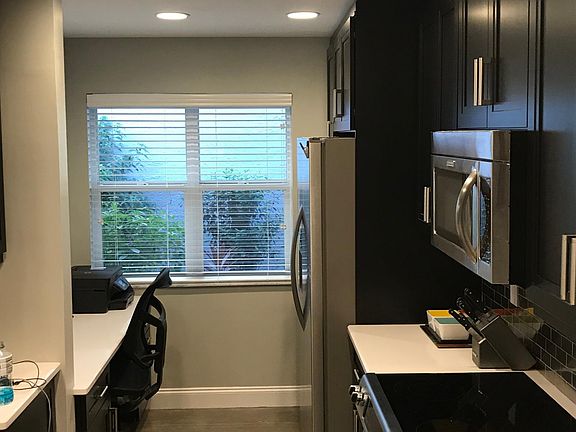 5th image of 801 SE 16th Ct APT 4