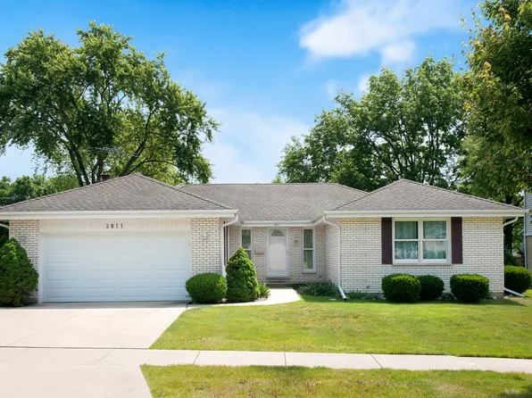 2811 N Harvard Ave, Arlington Heights, IL 60004