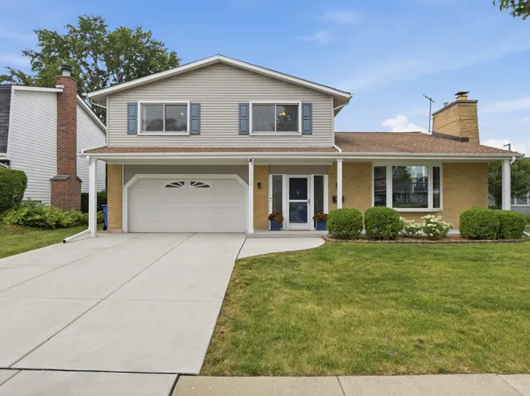 1106 S Sprucewood Dr, Mount Prospect, IL 60056