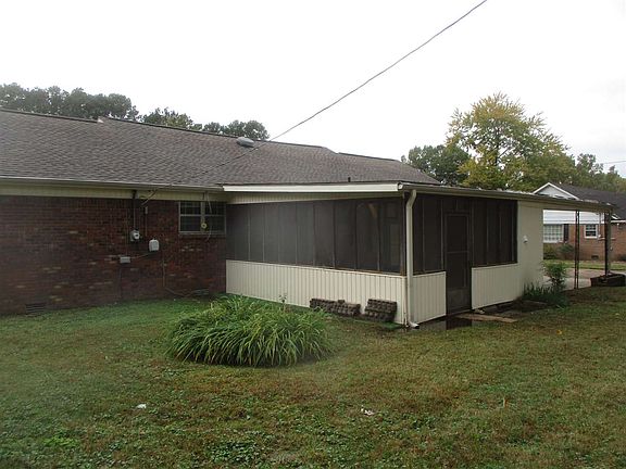 3rd image of 755 Hart Dr