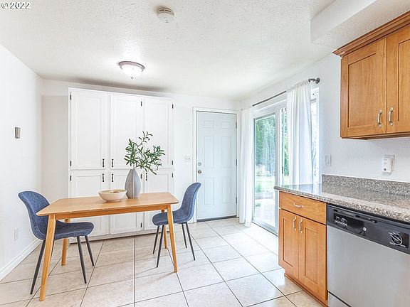 4th image of 8413 NE 63rd St