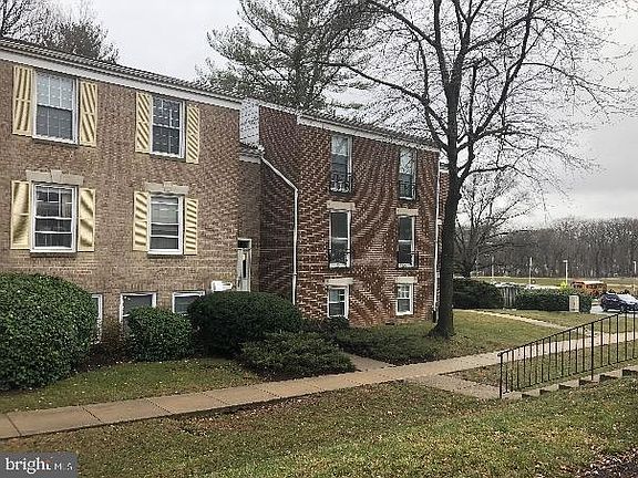 2nd image of 830 Quince Orchard Blvd #10