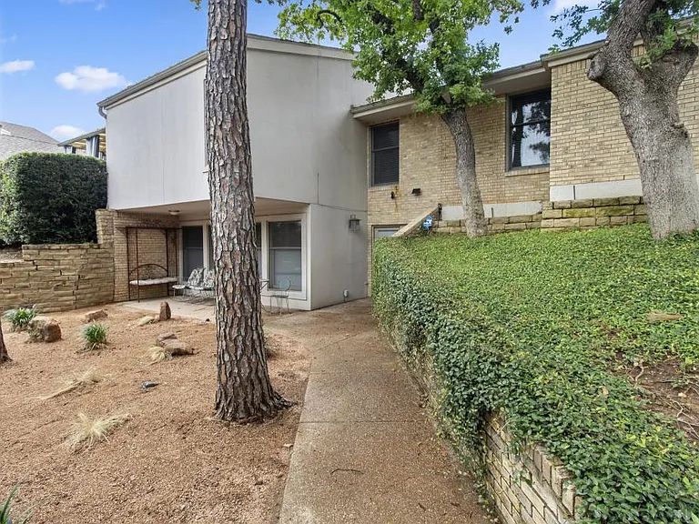 905 Crowley Rd — Photo 48