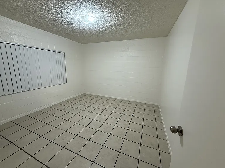 2100 E Desert Inn Rd #14 — Photo 2