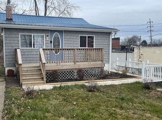 18 Roberts St, Masury, OH 44438