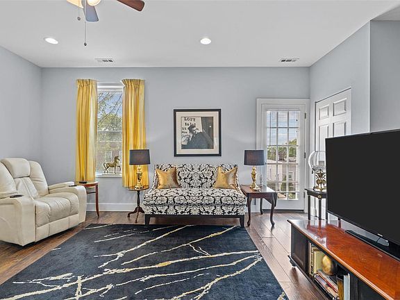 4th image of 3414 S Spring Ave Unit 3416