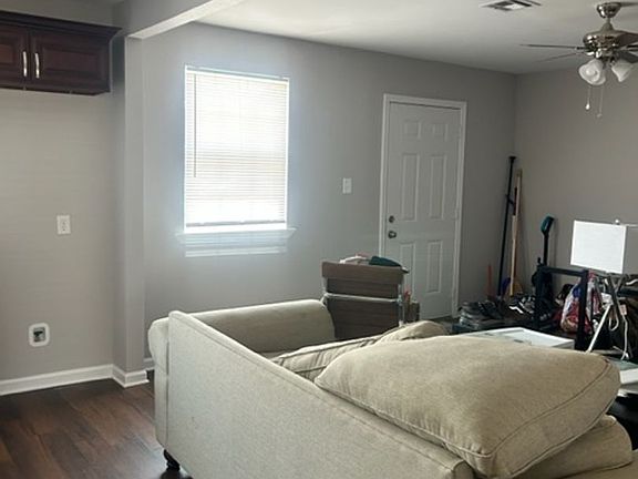 4th image of 5501 Cameron Blvd