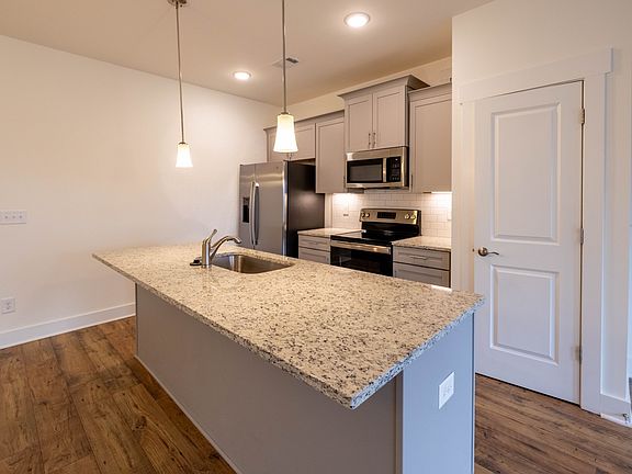 5th image of 1103 Sweetleaf Dr