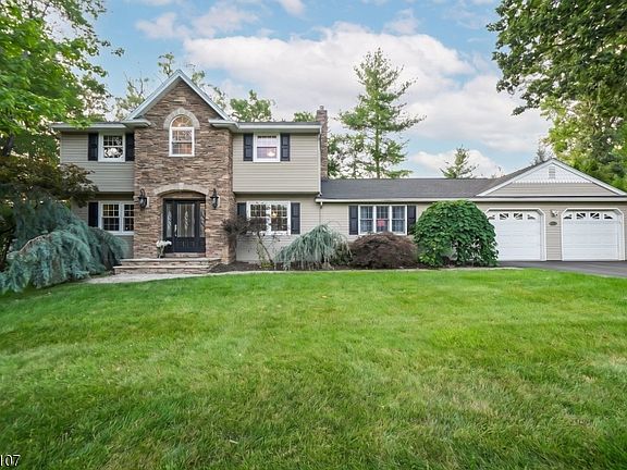 2nd image of 68 Fieldstone Pl