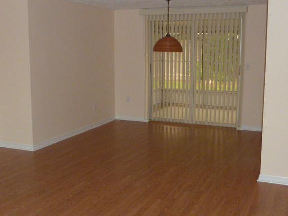 5th image of 2118 Maureen Dr