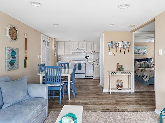 5th image of 3316 Asbury Ave APT 3