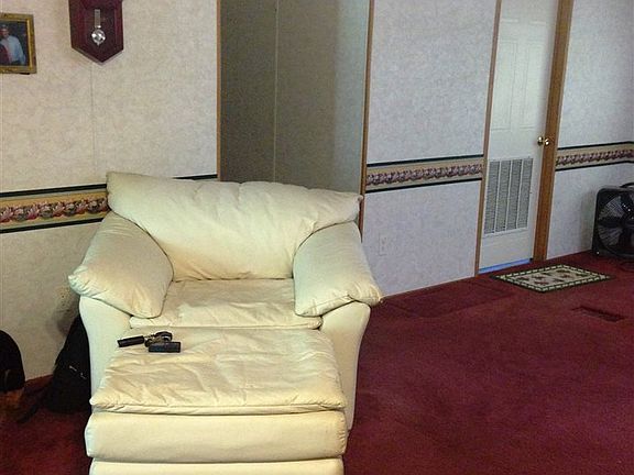 5th image of 62 Riverview Manor Dr