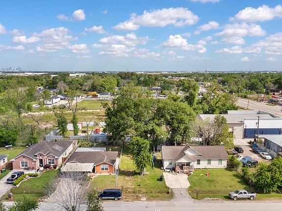 3rd image of 7609 Red Robin Ln