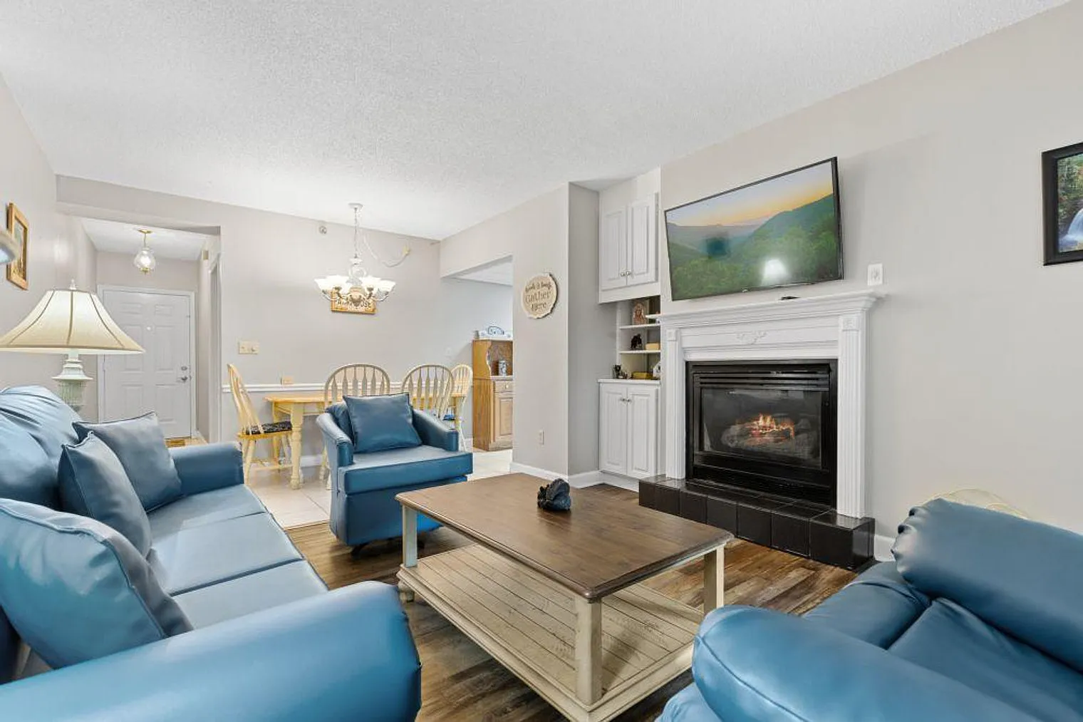 2 bed, 2.0 bath, 1291 sqft, $2,562 — Photo 1