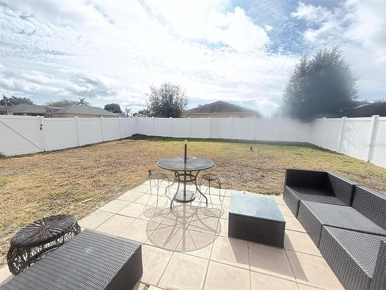 730 Garberia Dr — Photo 35