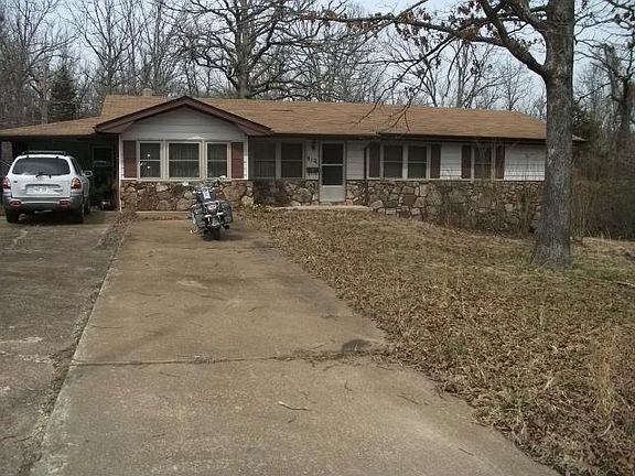 2nd image of 912 Lakeview Dr