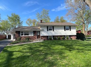 909 Hickory Ln, Naperville, IL 60540