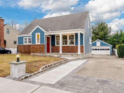 39 Starks Place, Lynbrook, NY, 11563