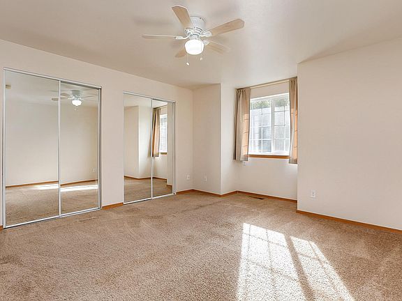 4th image of 9803 11th Pl SE