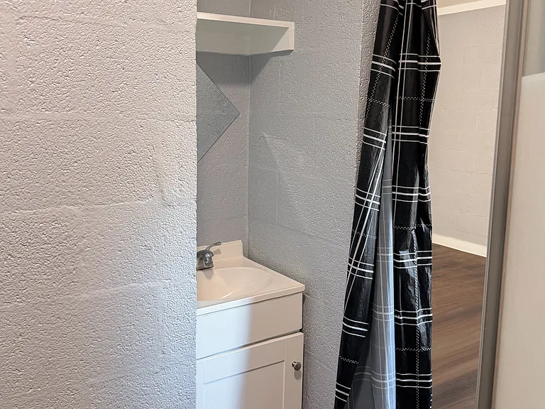 Alvin Apartments — Photo 44