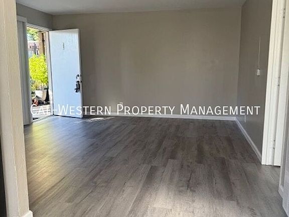 4th image of 2326 Pauline Dr Unit 1B