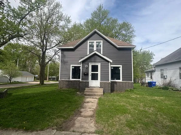 302 3rd Ave NW, Oelwein, IA 50662