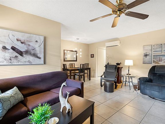 4th image of 160 NE 8th Ave APT 21A