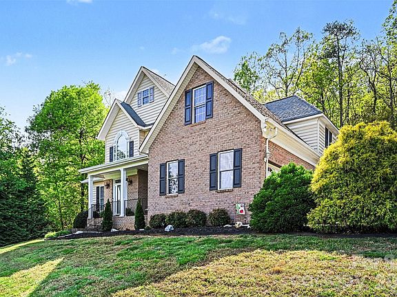 2nd image of 7940 Oakmont Ct