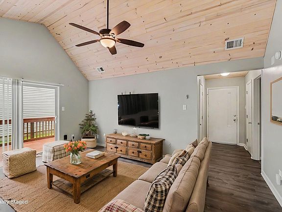 3rd image of 3332 Valhalla Dr