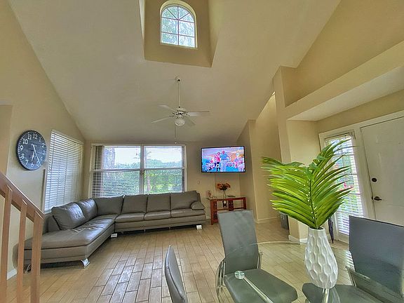 5th image of 804 Bradford Ct