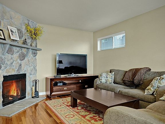 5th image of 2115 Westlake Ave N Unit 101
