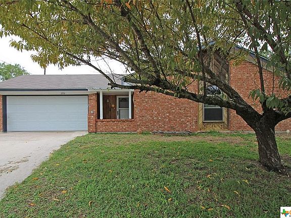 3rd image of 2731 Phyllis Dr