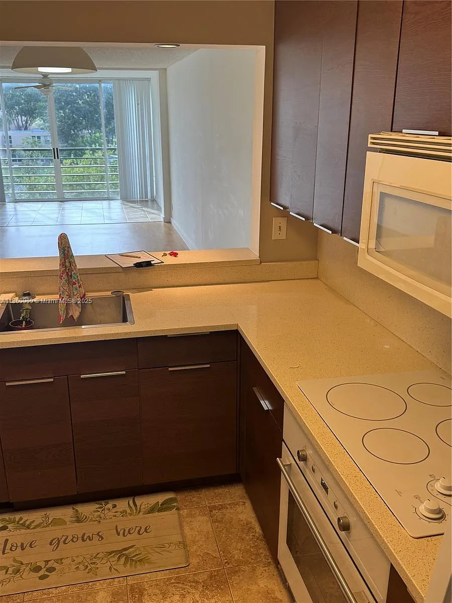 Building Photo - 1811 Sabal Palm Dr #403