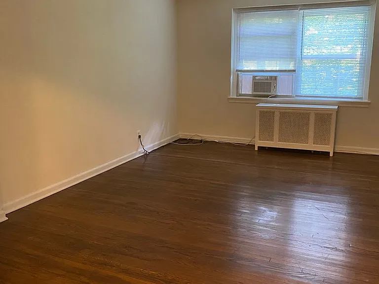 Jericho Manor Apartments — Photo 57