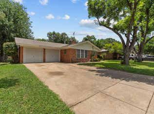 1021 Blue Lake Dr, Fort Worth, TX 76103