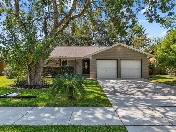 5208 Cunningham Dr, Pearland, TX 77581