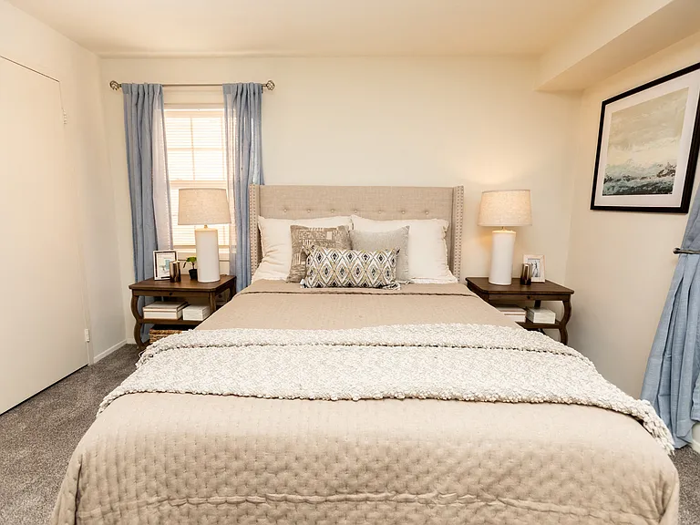 Traditional bedroom at Seminary Roundtop Apartments in Lutherville-Timonium