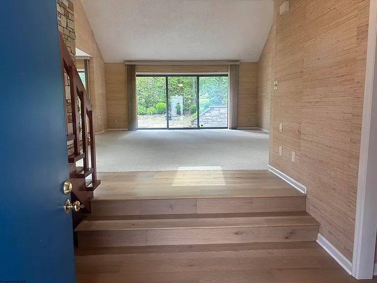 104 Lakeview Dr — Photo 4