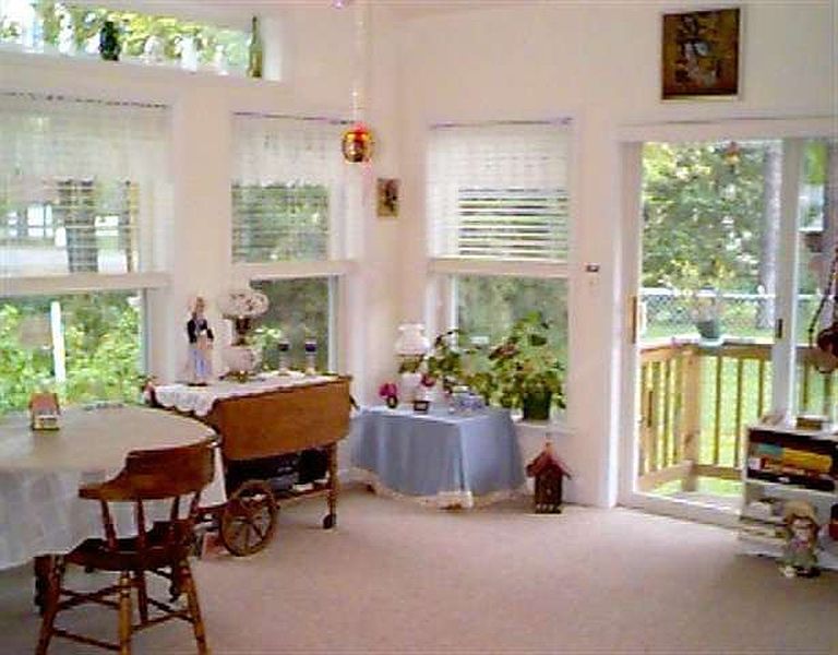 5th image of 157 PALMER Avenue