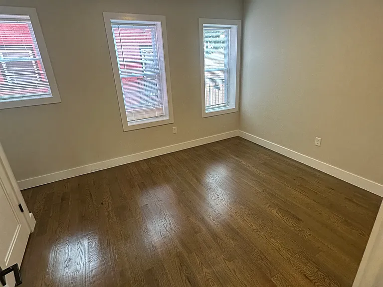 535 Hawthorne Ave #203C — Photo 9