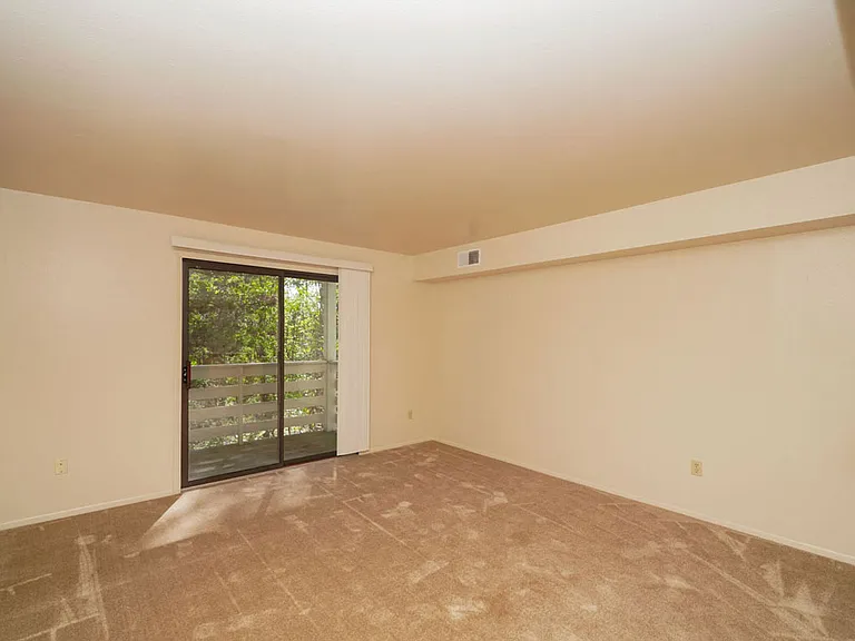 Canal Club Apartments — Photo 7