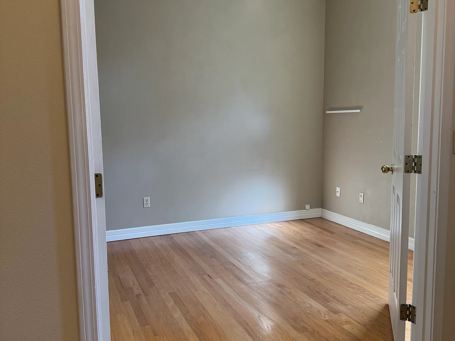 3 bed, 2321 sqft, $3,200 — Photo 3