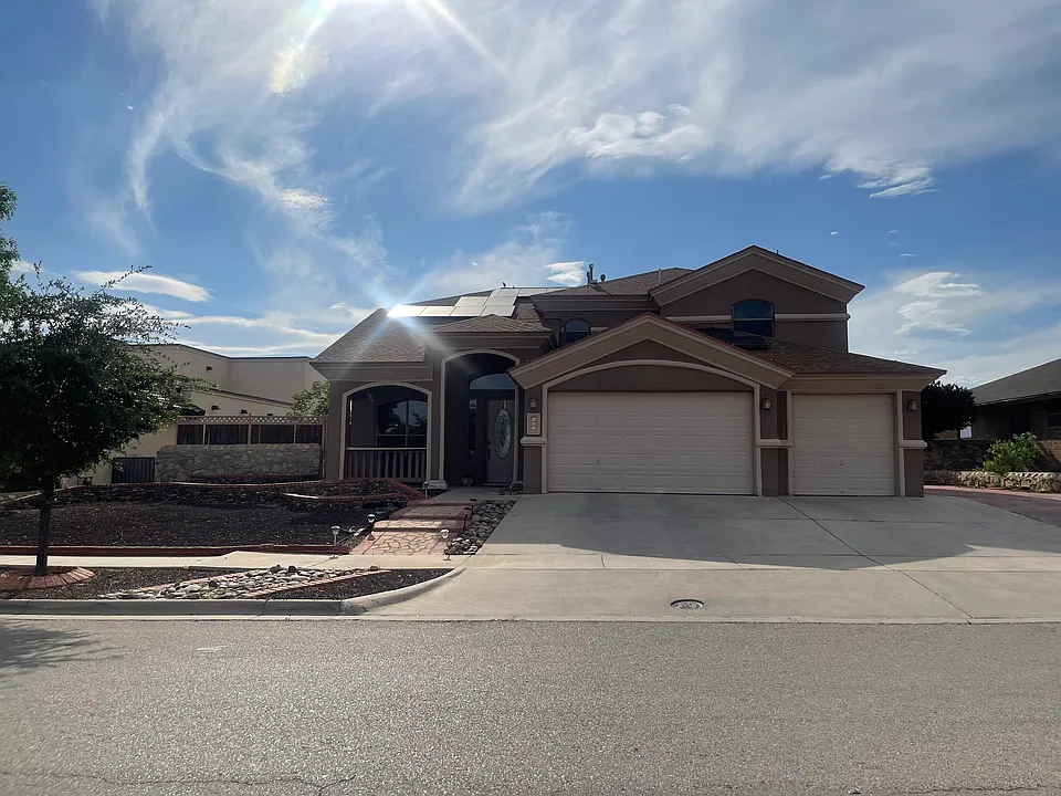 425 Emerald Shore Ln