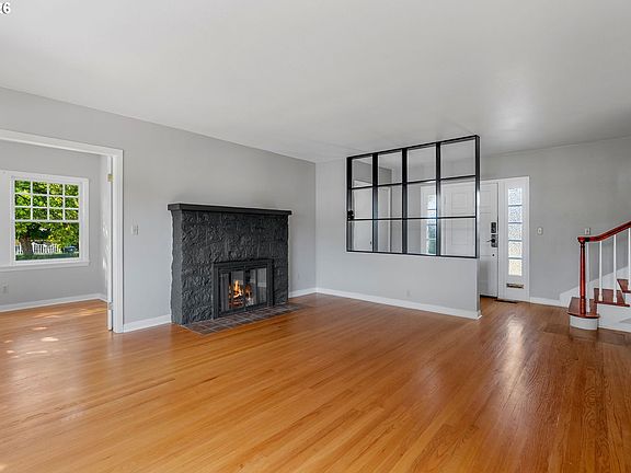 2nd image of 820 W 9th St