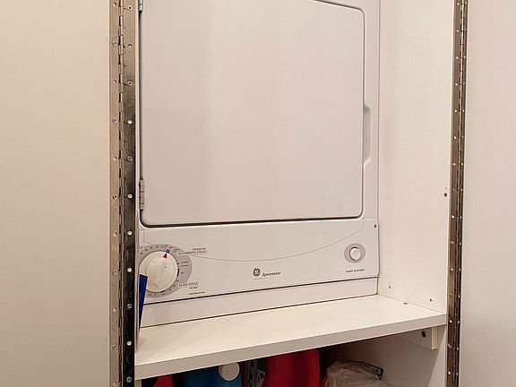 5th image of 271-10 Grand Central Pkwy APT 20