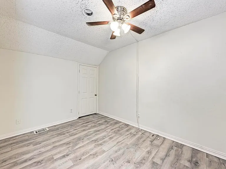 2401 Leon St #300 — Photo 20