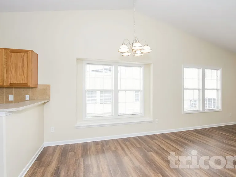 10437 Hugue Way — Photo 3